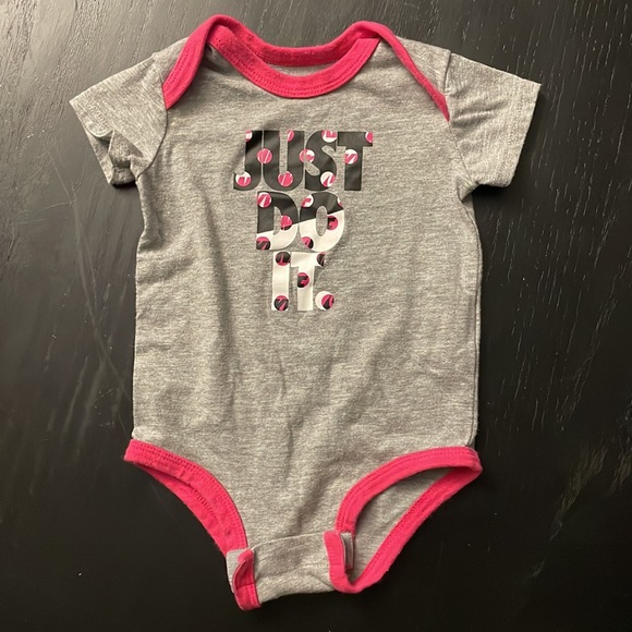 Nike onesie size 3/6M - Picture 4 of 4